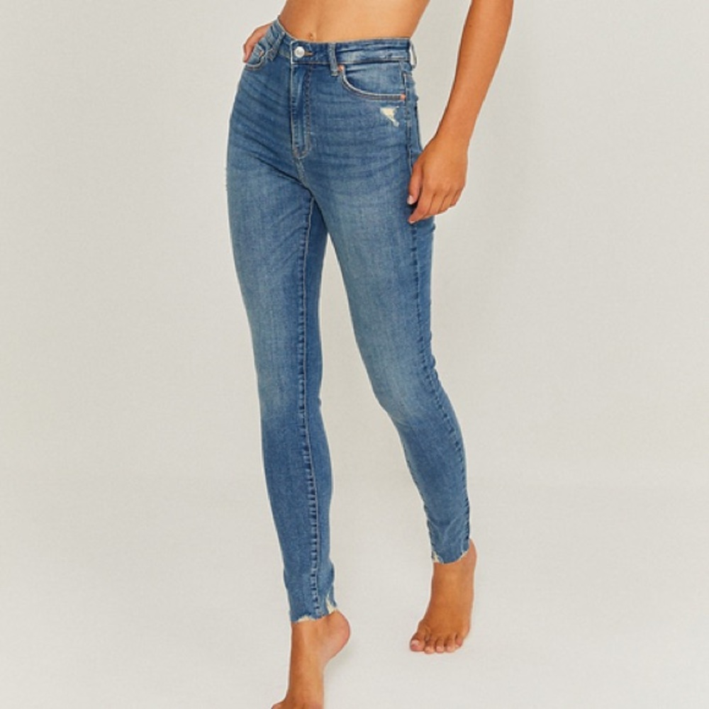 Hudson tally mid rise skinny crop jeans